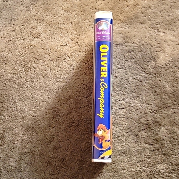 Disney Oliver & Company VHS - Picture 3 of 4